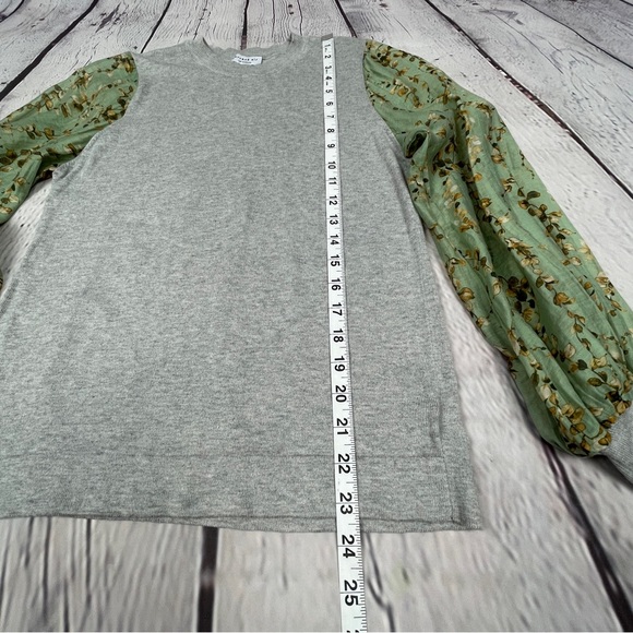 CURRENT AIR gray knit top with floral lightweight balloon sleeves, size S - Picture 12 of 16